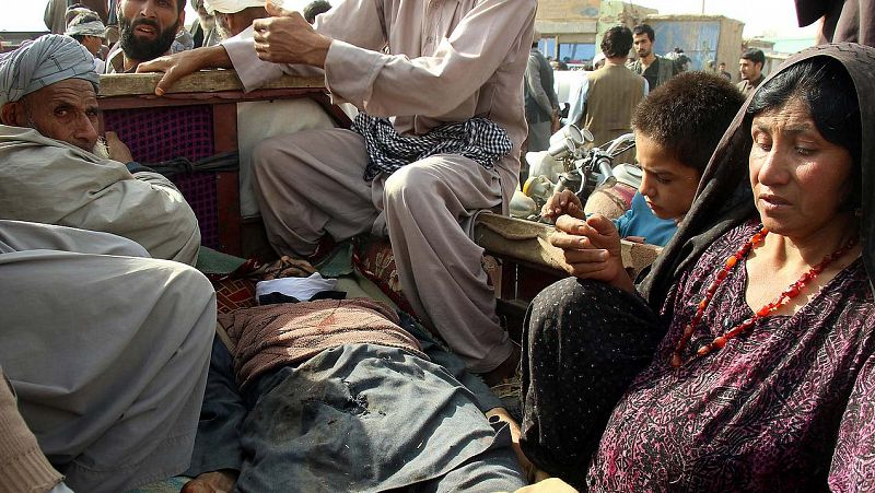 Mueren al menos 30 civiles en un bombardeo de la OTAN en Kunduz