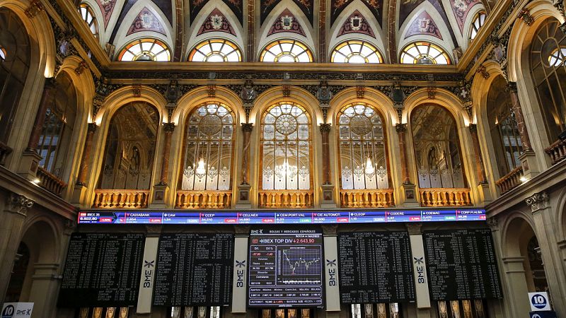 El IBEX se acerca a los 8.900 tras el anuncio de los bancos centrales de EE.UU. e Inglaterra de mantener tipos