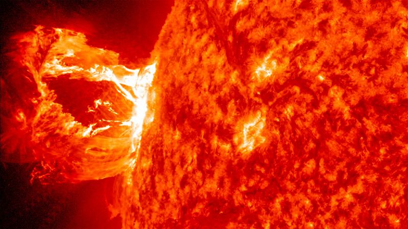 Una explosión solar rompió el escudo magnético de la Tierra en 2015