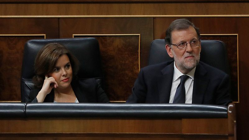 Sáenz de Santamaría asumirá la negociación con Cataluña y dejará de ser portavoz del Gobierno