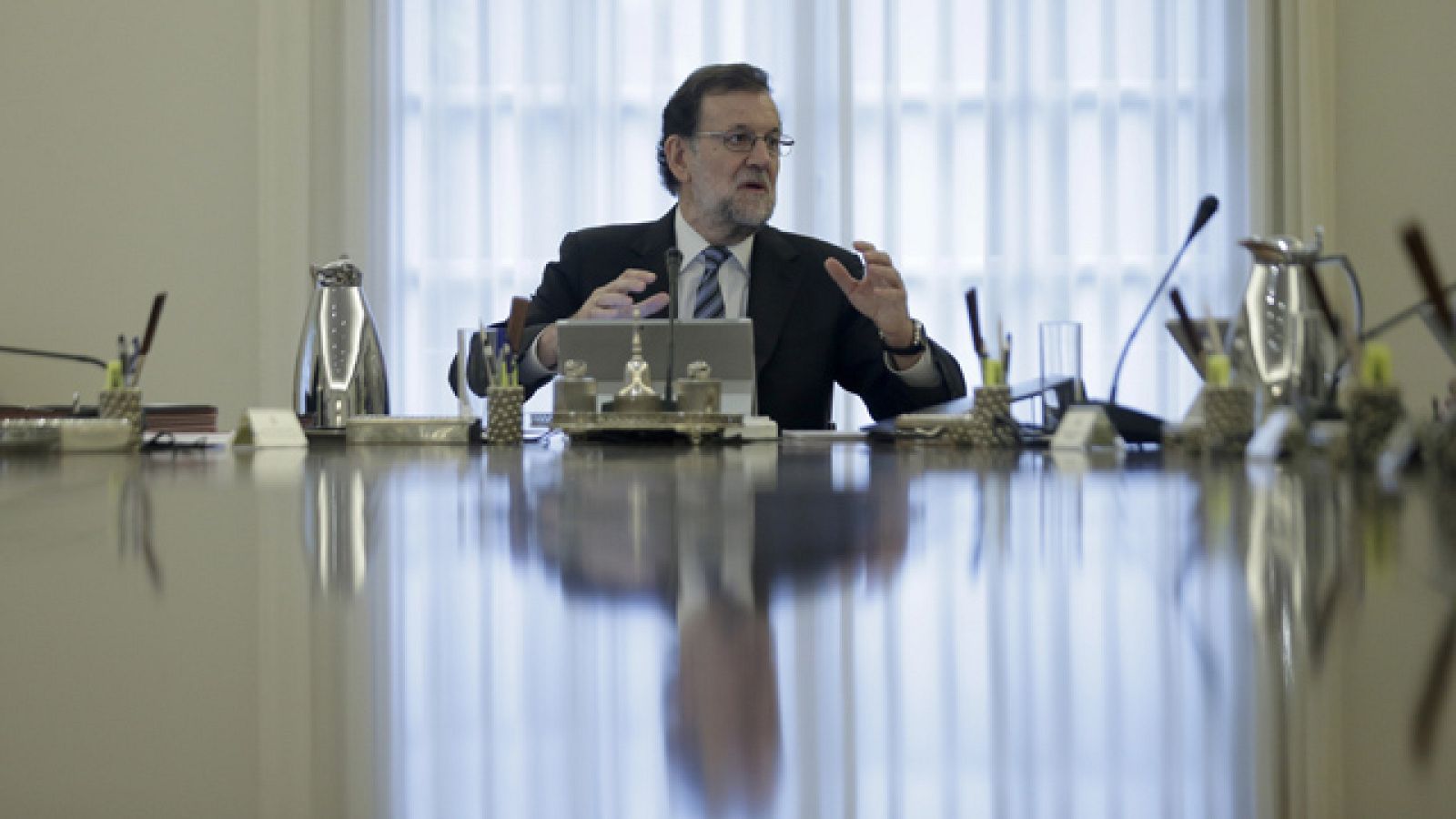 Rajoy traslada a sus nuevos ministros la necesidad de "hablar, dialogar, pactar y consensuar"