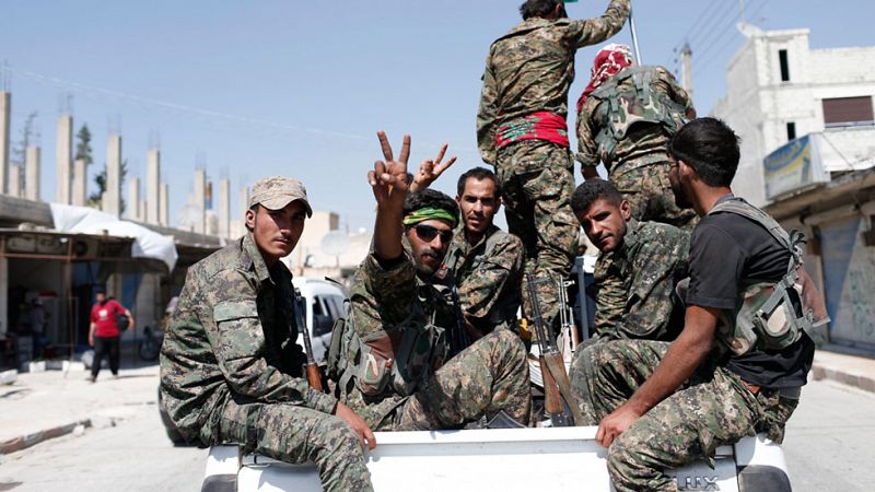 Fuerzas kurdo árabes luchan contra el Estado Islámico para liberar Raqa, capital del 'califato'