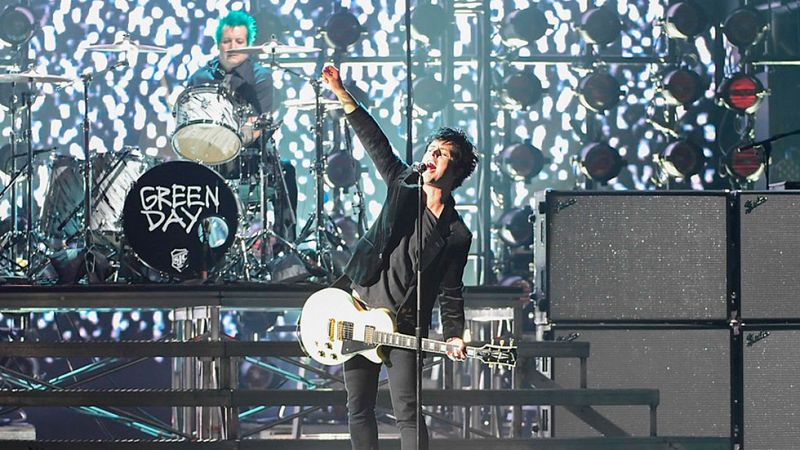 Justin Bieber y Lady Gaga triunfan en los Premios MTV Europe que coronan a Bunbury como mejor artista español