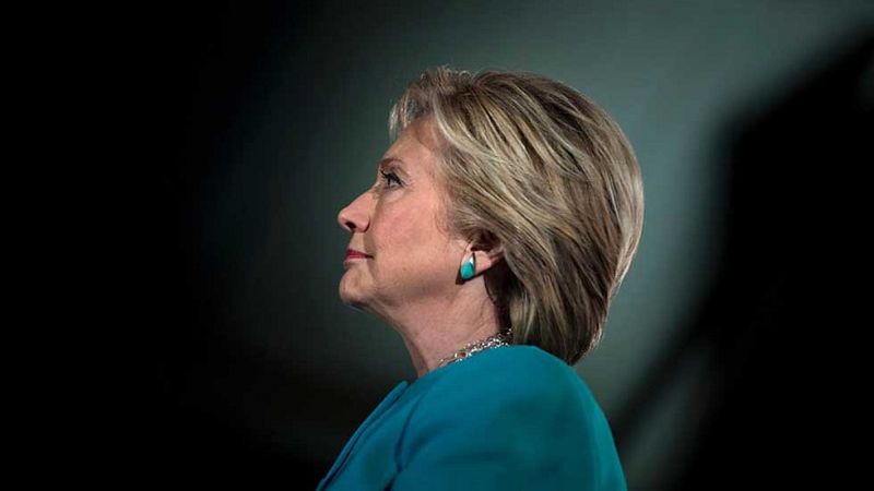 Clinton aventaja a Trump en las encuestas a 24 horas de las elecciones