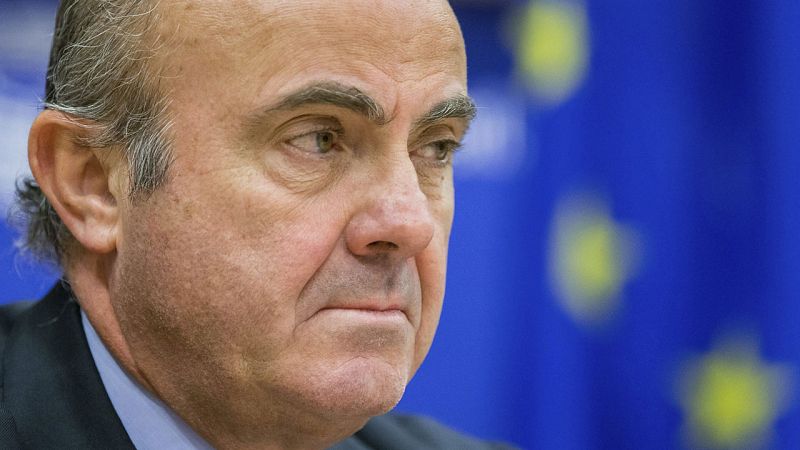 Guindos defiende las "acciones efectivas" contra el déficit y confía en que Bruselas no congele los fondos