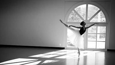 Las cuñas de RNE - La danza en 'Memoria de delfín' - Escuchar ahora