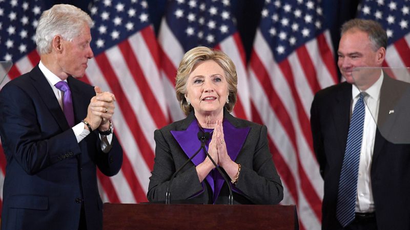 Hillary Clinton: "Sigo creyendo en EE.UU. y debemos aceptar el resultado"