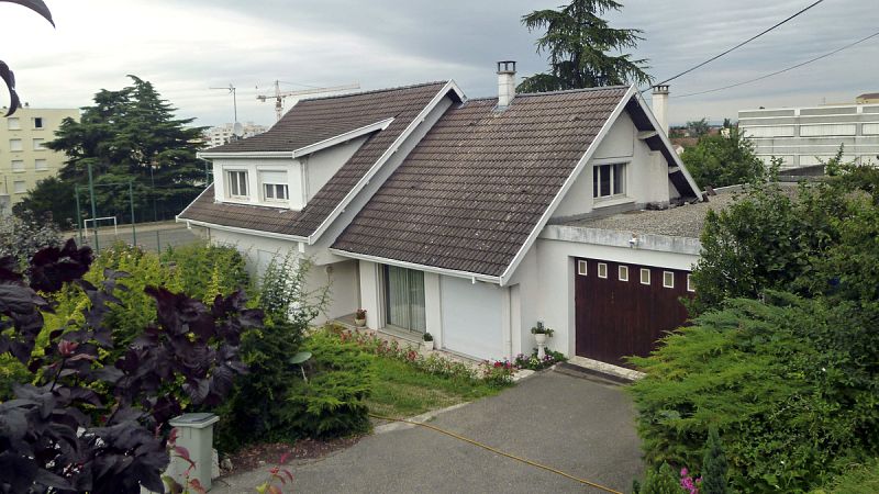 Los escritos dentro de un armario avalan que Publio Cordón estuvo cautivo en un chalé de Lyon