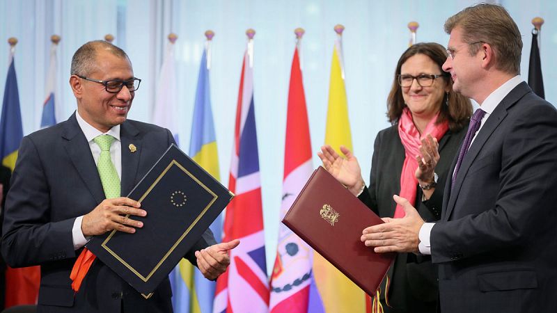 Ecuador firma con la UE su integración en el acuerdo de libre comercio andino