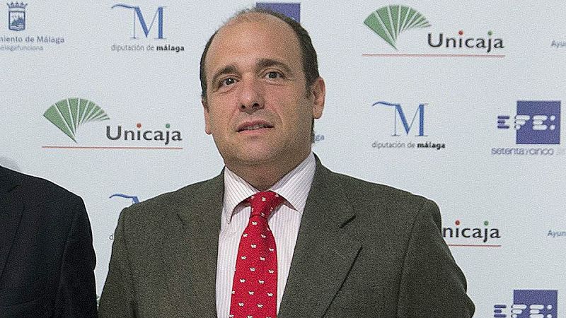 El juez imputa a un patrono de la Fundación Unicaja por un chivatazo al presidente de Ausbanc