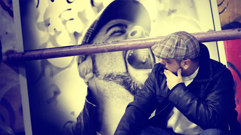 Nach se desnuda en 'Hambriento', su primer libro de poesía y proyecto más personal