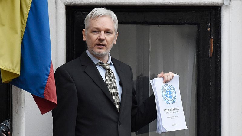 La Fiscalía de Ecuador interroga a Assange durante cuatro horas en Londres