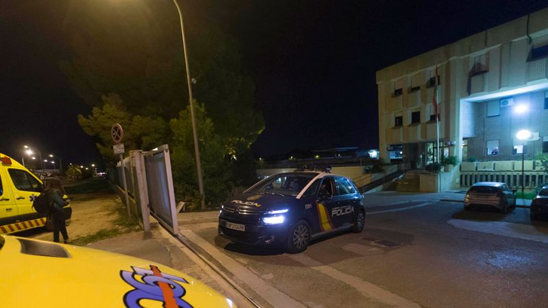 Una docena de internos se fuga del CIE de Murcia y tres policías resultan heridos
