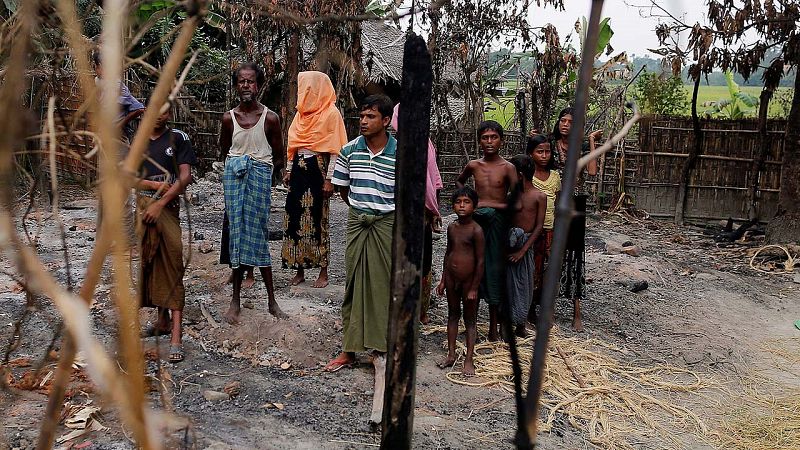 Cientos de musulmanes rohinyás intentan huir de la ola de violencia en Birmania