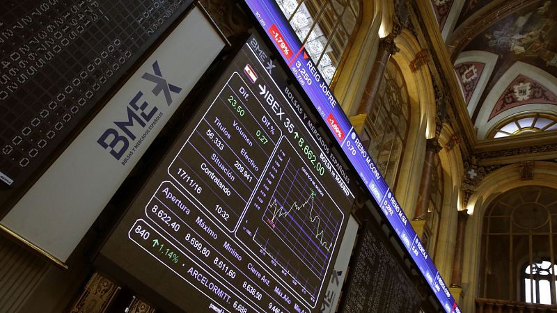 El IBEX 35 recupera la cota de los 8.700 puntos y la rentabilidad del bono sigue al alza