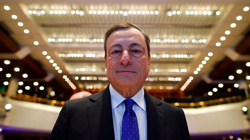 Draghi mantiene que la recuperación de la zona euro depende de que el BCE siga con los estímulos y los tipos bajos