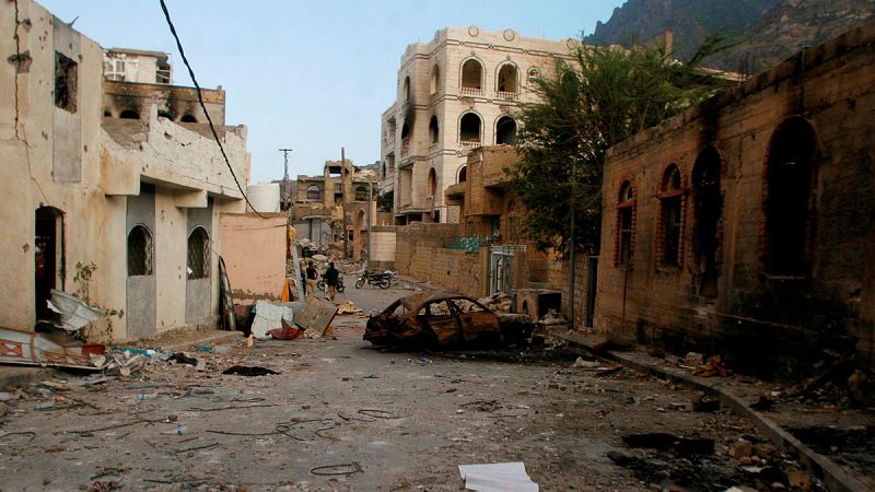 Los rebeldes yemeníes y la coalición árabe incumplen el alto el fuego