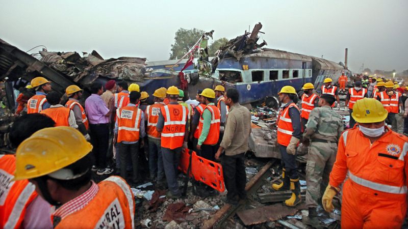 Más de un centenar de muertos en un accidente de tren en la India
