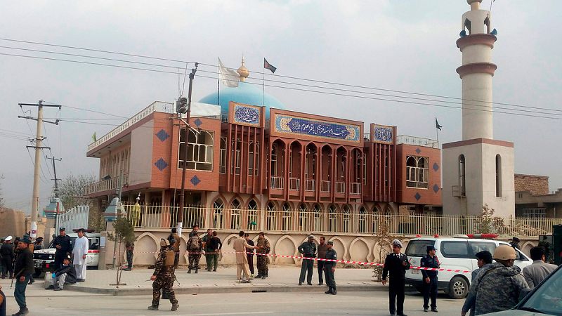 Mueren al menos 32 personas en un atentado suicida contra una mezquita chií en Kabul