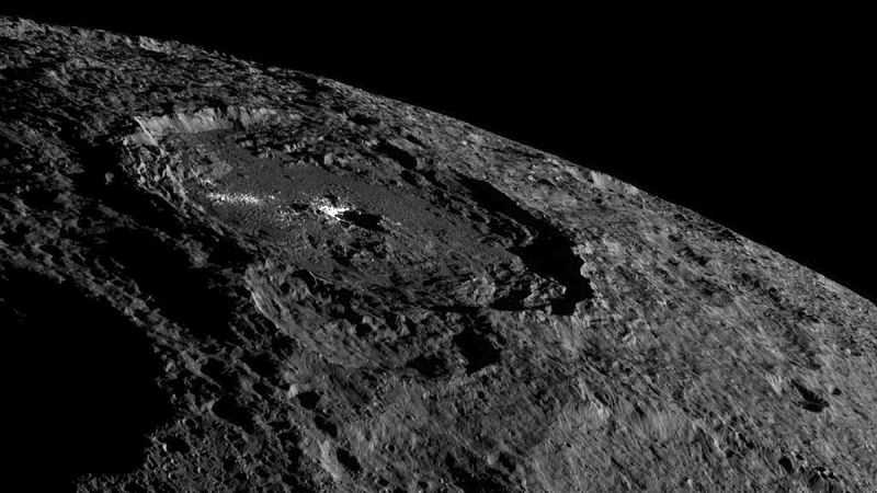 La NASA capta una nueva imagen en profundidad  del cráter Occator de Ceres