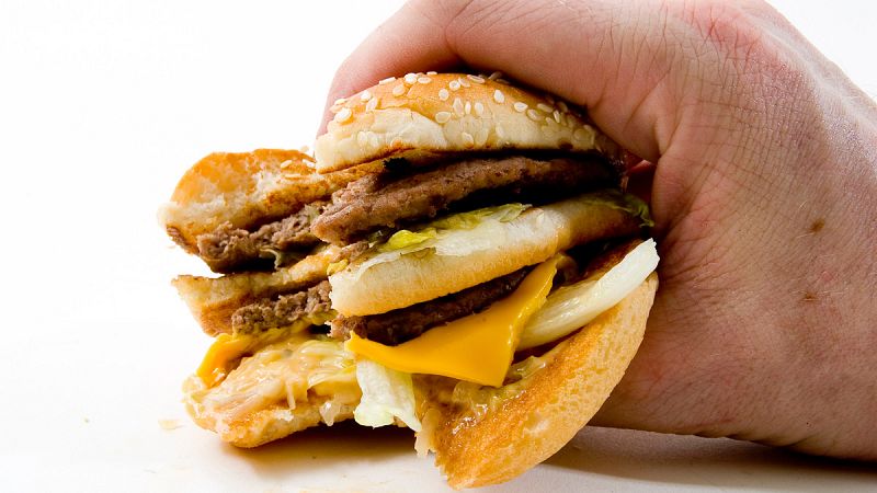 El cerebro de las personas obesas muestra una mayor activación ante la comida que ante el dinero