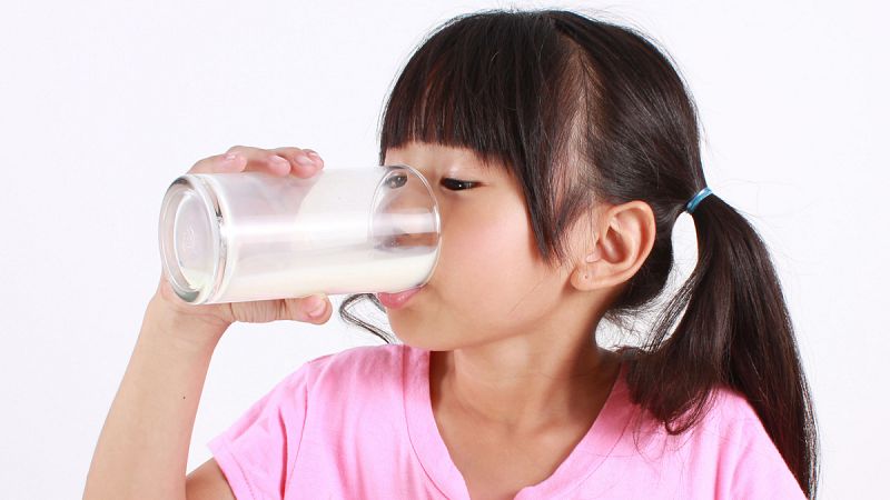Un estudio asocia el consumo infantil de leche entera con un menor riesgo de obesidad