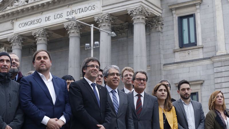 Puigdemont avisa de que el suplicatorio contra Homs pondrá "más obstáculos" al diálogo