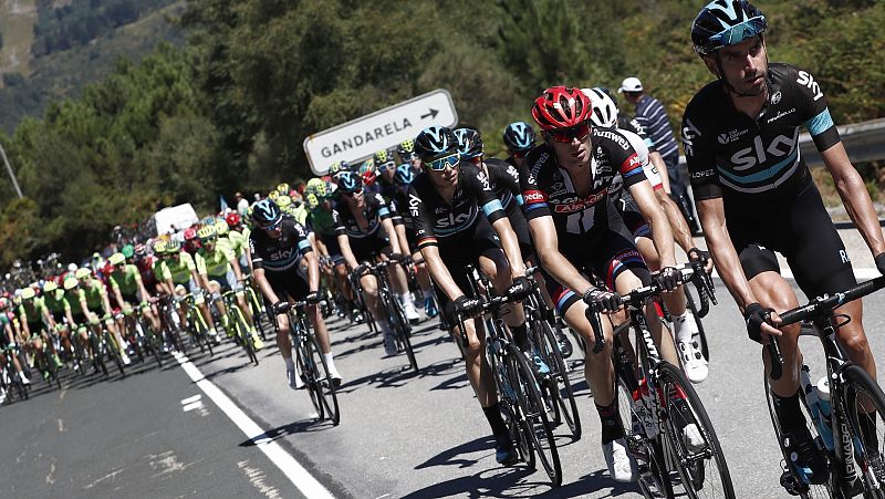 Tour, Vuelta y Giro acuerdan reducir el número de corredores por equipo