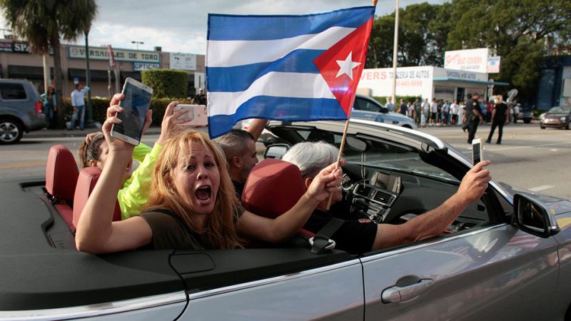 Miami celebra la muerte de Fidel Castro: "�Se muri� el dictador!"