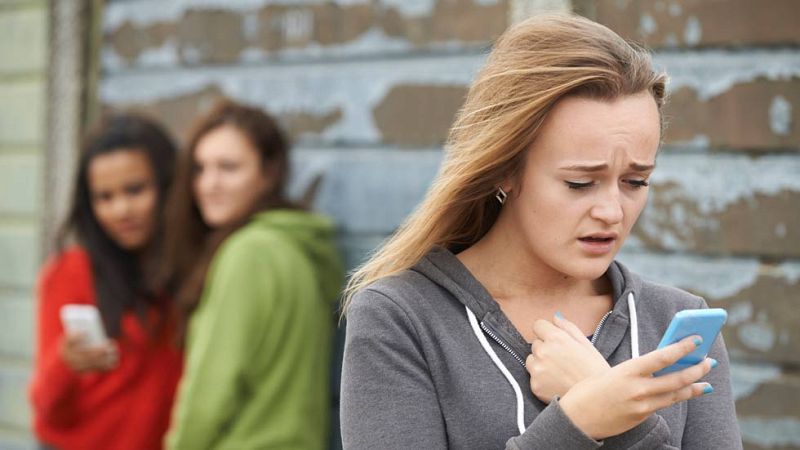 Condenados dos menores a indemnizar con 2.800 euros a una compañera a la que humillaron por Whatsapp