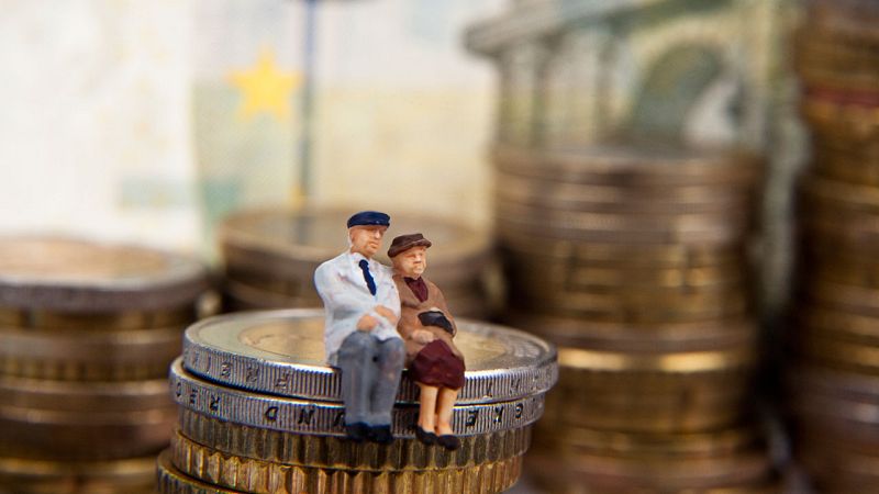 Los expertos proponen subir las cotizaciones y reformar el sistema fiscal para pagar las pensiones