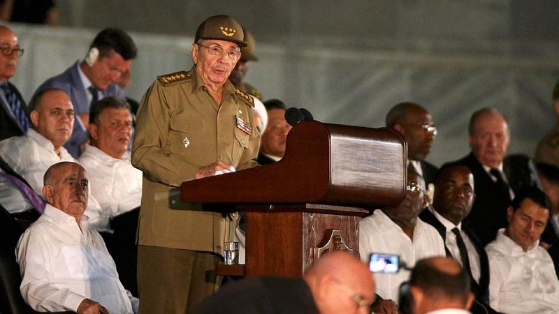 Ral Castro despide a su hermano Fidel en un acto multitudinario acompaado por decenas de mandatarios