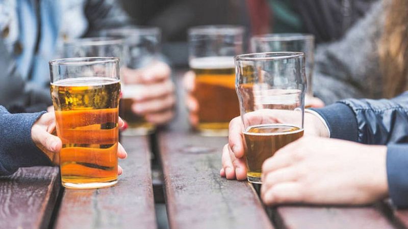 Sanidad anuncia una nueva Ley que pretende  acabar con el consumo de alcohol en menores