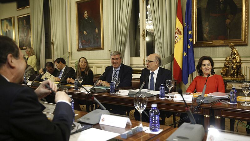 El Gobierno propone crear un grupo de trabajo para estudiar la regla y el techo de gasto