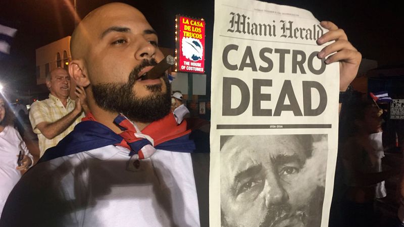 El exilio cubano en Miami despide al "tirano" Fidel Castro al grito de "libertad y justicia"