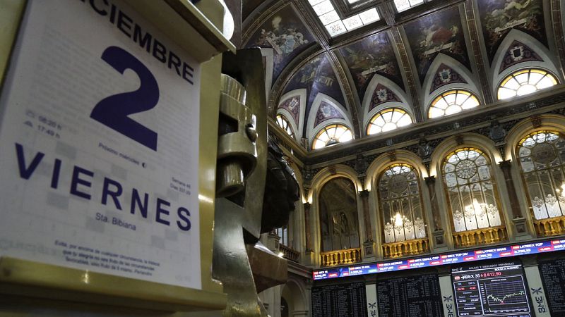 El IBEX 35 cierra la semana con una caída del 0,78% a la espera del referéndum italiano