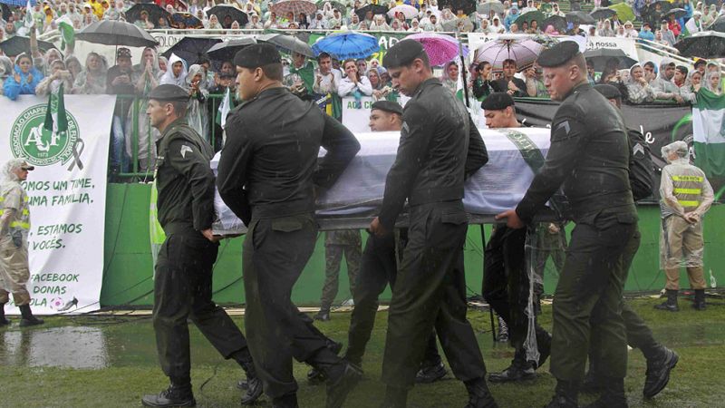 "El campeón volvió", emotiva despedida en Brasil a las víctimas del accidente