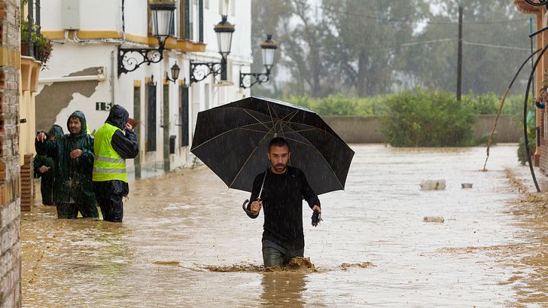 Muere una mujer en Estepona y un hombre en La Línea por las fuertes lluvias