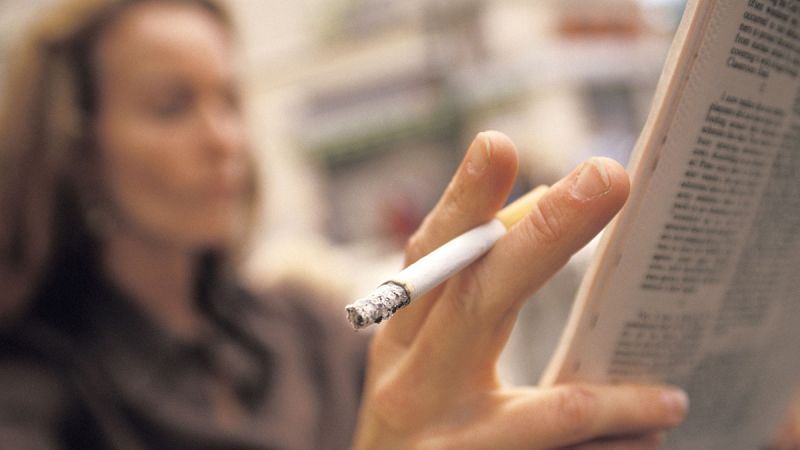 Fumar un solo cigarrillo por día también aumenta el riesgo de muerte