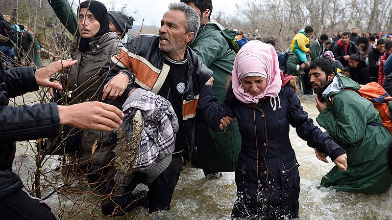 Bruselas propone devolver a Grecia a los refugiados que entren a partir de marzo de 2017