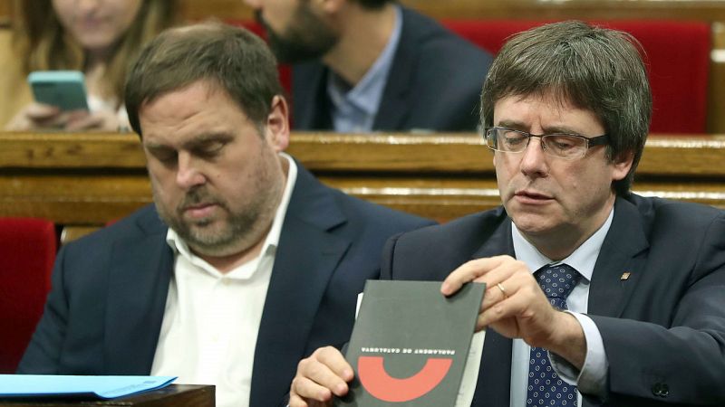 Puigdemont convoca la cumbre sobre el referéndum el 23 de diciembre en el Parlament