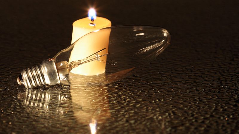 El presidente de la FEMP pide prohibir los cortes de luz a los hogares sin un informe previo del ayuntamiento