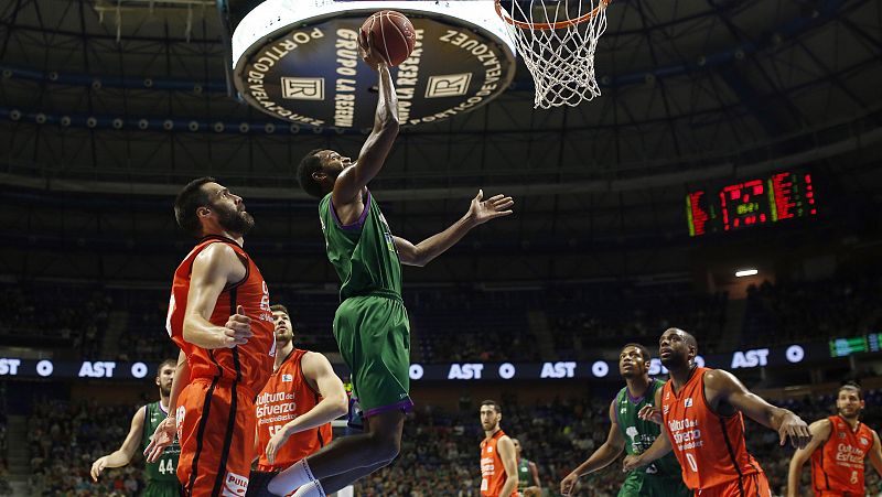 El Valencia Basket logra un trabajado triunfo en el Martín Carpena