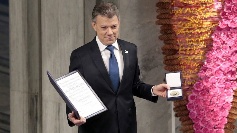 Santos recibe el Nobel de la Paz, da por terminado el conflicto y lanza un mensaje de esperanza al mundo