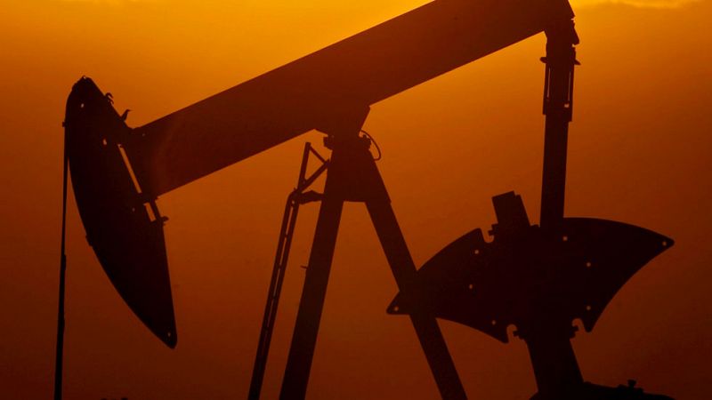 Países no miembros de la OPEP acuerdan retirar del mercado 558.000 de barriles diarios