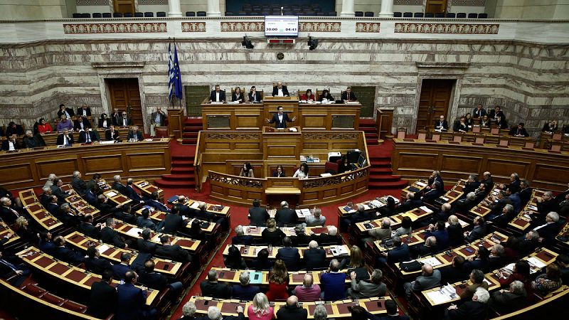 El Parlamento griego aprueba los presupuestos de 2017 con más ahorro e impuestos