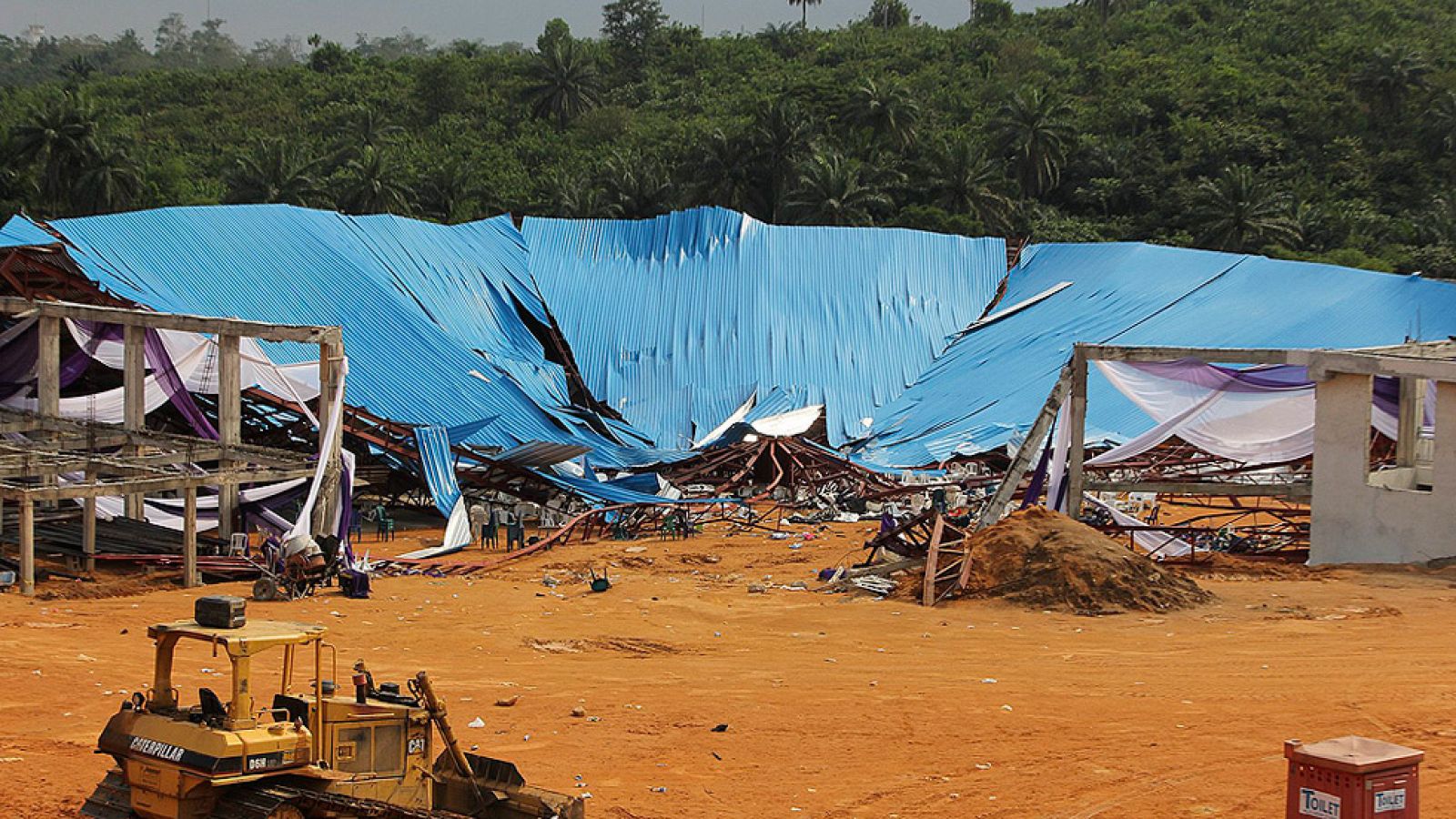 Decenas de víctimas al derrumbarse el techo de una iglesia en Nigeria