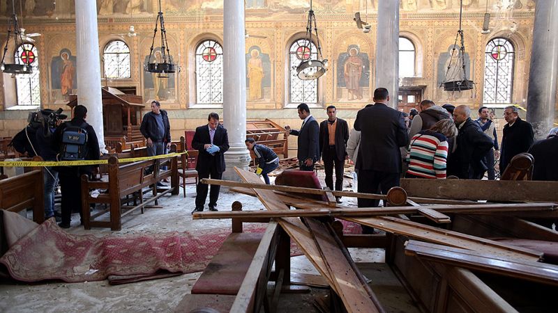 Al menos 25 muertos en un atentado contra la catedral copta de El Cairo
