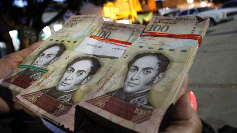 Maduro retira los billetes de 100 bolívares para combatir a mafias colombianas que "desestabilizan"