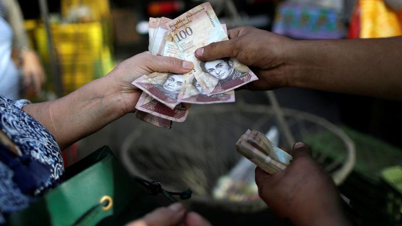 Venezuela cierra su frontera con Colombia durante 72 horas para combatir el contrabando de moneda